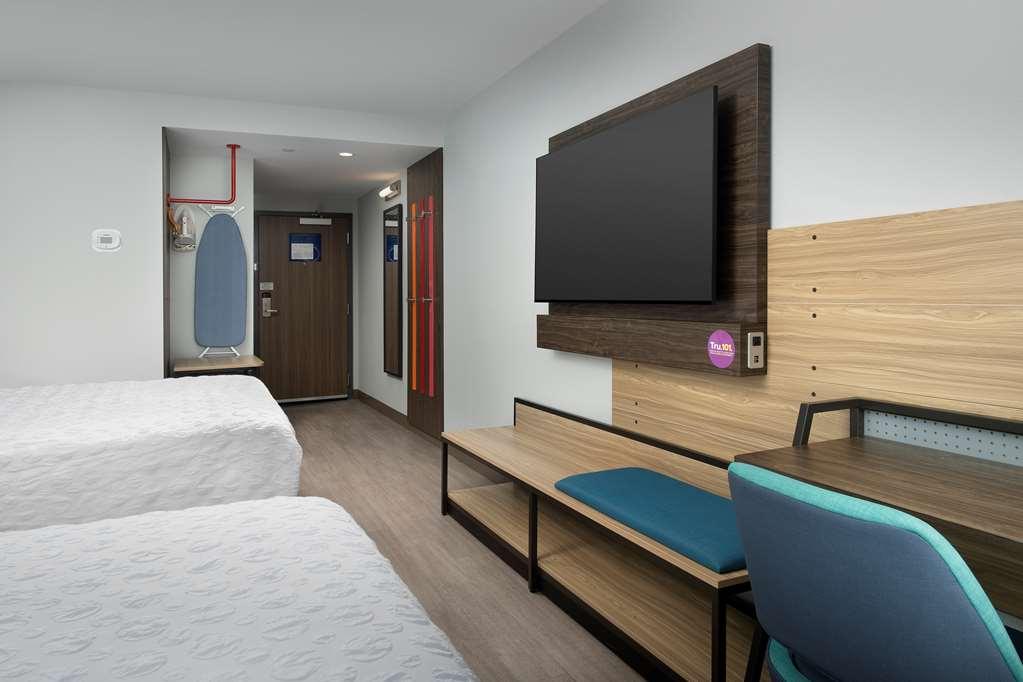 Tru By Hilton Miami Airport South Blue Lagoon Room photo